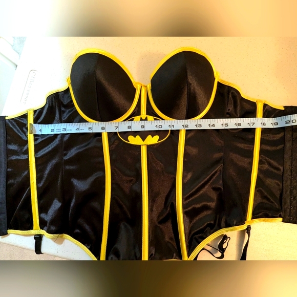 DC Comics Batman Black and Yellow Corset Set Medium - Picture 7 of 8